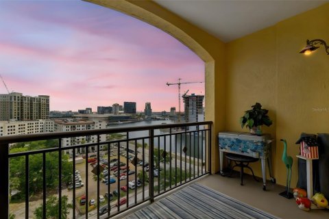 Condo in Tampa, Florida, 2 bedrooms № 2112010
