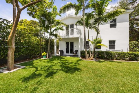 House in Miami, Florida 3 bedrooms, 184.41 sq.m. № 1739972 - photo 4