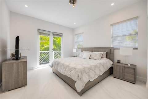 House in Miami, Florida 3 bedrooms, 184.41 sq.m. № 1739972 - photo 15