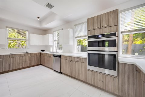 House in Miami, Florida 3 bedrooms, 184.41 sq.m. № 1739972 - photo 10