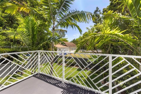 House in Miami, Florida 3 bedrooms, 184.41 sq.m. № 1739972 - photo 19