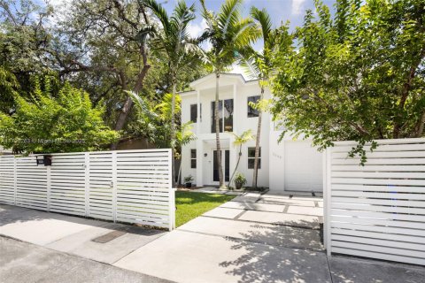 House in Miami, Florida 3 bedrooms, 184.41 sq.m. № 1739972 - photo 3