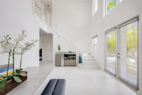 House in Miami, Florida 3 bedrooms, 184.41 sq.m. № 1739972 - photo 6