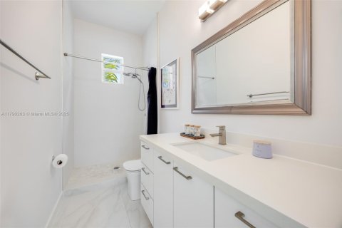 House in Miami, Florida 3 bedrooms, 184.41 sq.m. № 1739972 - photo 17