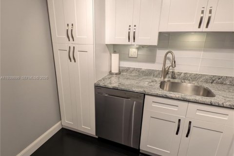 Copropriété à vendre à Aventura, Floride: 2 chambres, 102.56 m2 № 1999140 - photo 3