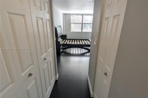 Copropriété à vendre à Aventura, Floride: 2 chambres, 102.56 m2 № 1999140 - photo 9