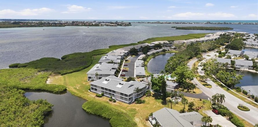 Condo in Bradenton, Florida, 3 bedrooms № 2200960