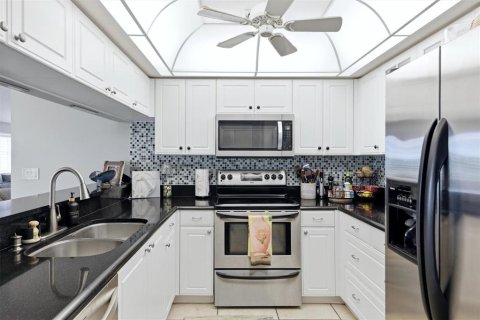 Condo in Bradenton, Florida, 3 bedrooms № 2200960 - photo 13