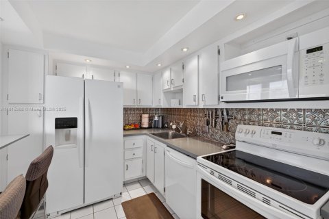 Condominio en venta en Aventura, Florida, 1 dormitorio, 83.24 m2 № 1770543 - foto 12