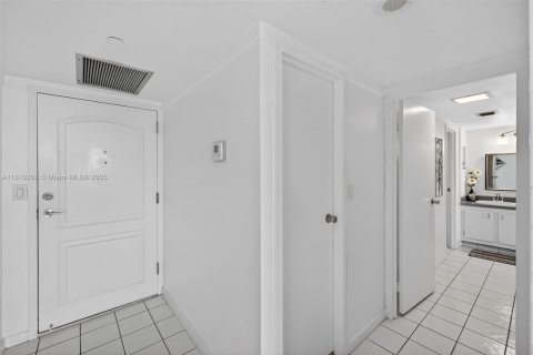 Condominio en venta en Aventura, Florida, 1 dormitorio, 83.24 m2 № 1770543 - foto 22