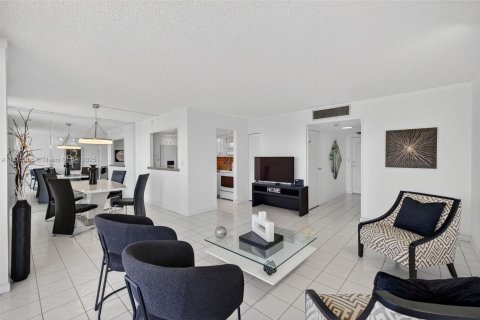 Condominio en venta en Aventura, Florida, 1 dormitorio, 83.24 m2 № 1770543 - foto 2