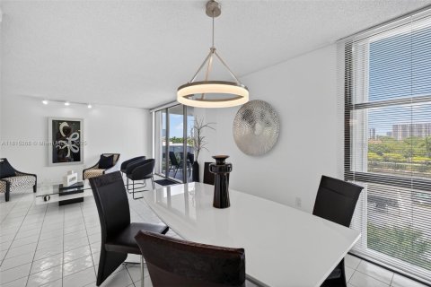Condominio en venta en Aventura, Florida, 1 dormitorio, 83.24 m2 № 1770543 - foto 8