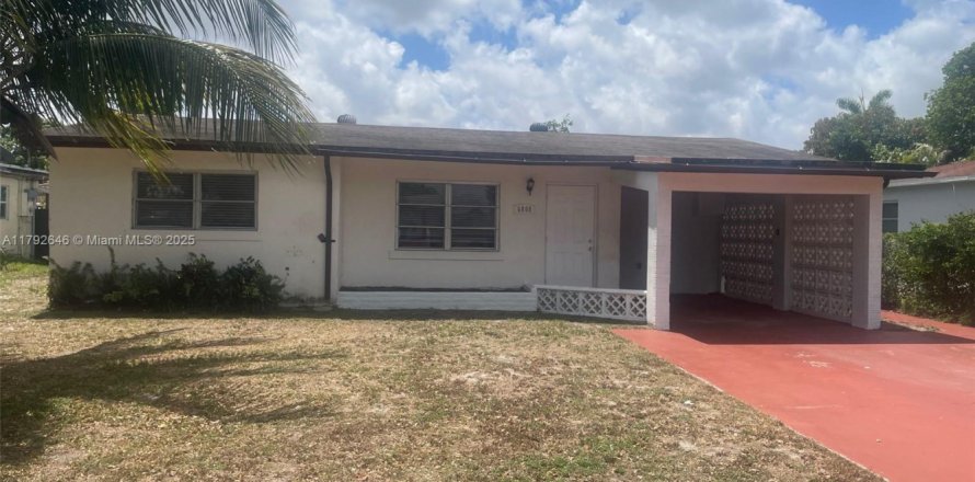 House in Miramar, Florida 3 bedrooms, 124.49 sq.m. № 1665065