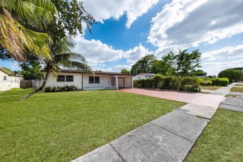 House in Miramar, Florida 3 bedrooms, 124.49 sq.m. № 1665065 - photo 3