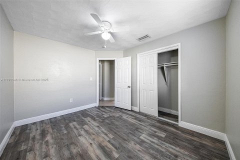 House in Miramar, Florida 3 bedrooms, 124.49 sq.m. № 1665065 - photo 28