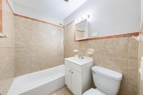 House in Miramar, Florida 3 bedrooms, 124.49 sq.m. № 1665065 - photo 29