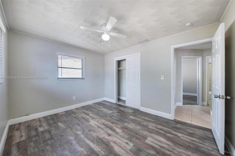 House in Miramar, Florida 3 bedrooms, 124.49 sq.m. № 1665065 - photo 25