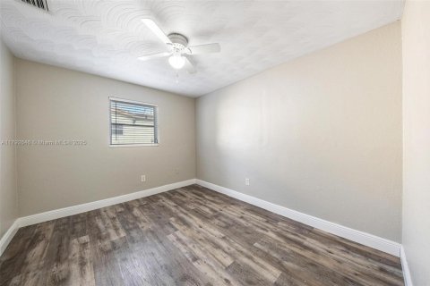 House in Miramar, Florida 3 bedrooms, 124.49 sq.m. № 1665065 - photo 26