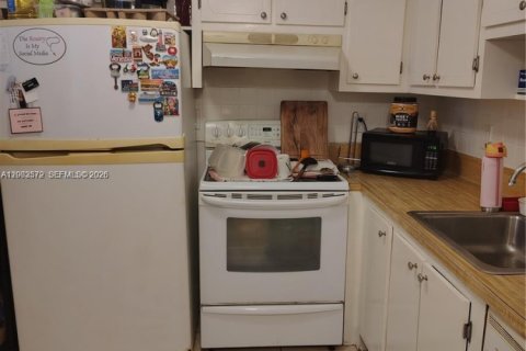 Condo in Plantation, Florida, 1 bedroom № 2070967 - photo 4