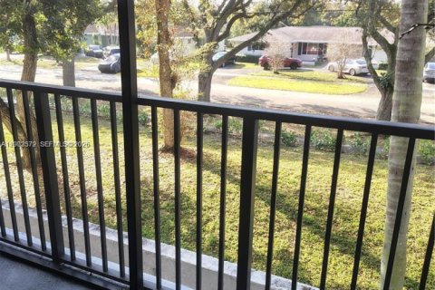 Condo in Plantation, Florida, 1 bedroom № 2070967 - photo 8