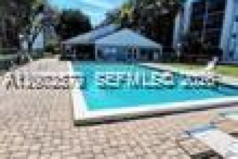 Condo in Plantation, Florida, 1 bedroom № 2070967 - photo 11