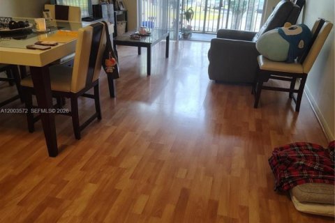 Condo in Plantation, Florida, 1 bedroom № 2070967 - photo 2