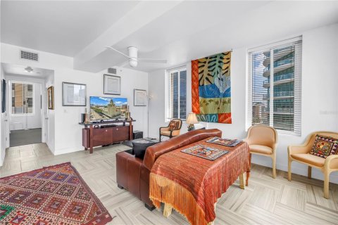 Condo in Saint Petersburg, Florida, 2 bedrooms  № 1873426 - photo 14