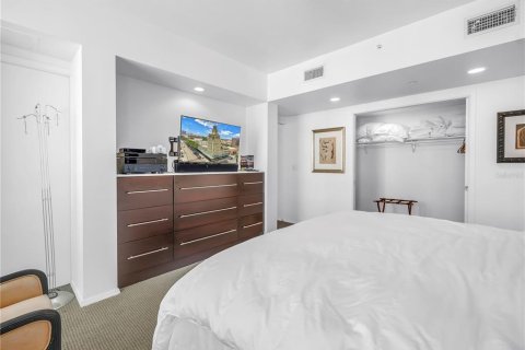 Condo in Saint Petersburg, Florida, 2 bedrooms  № 1873426 - photo 22