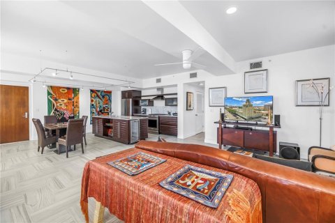 Condo in Saint Petersburg, Florida, 2 bedrooms  № 1873426 - photo 15