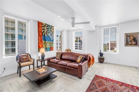 Condo in Saint Petersburg, Florida, 2 bedrooms  № 1873426 - photo 12