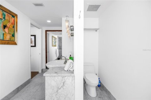 Condo in Saint Petersburg, Florida, 2 bedrooms  № 1873426 - photo 26