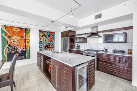 Condo in Saint Petersburg, Florida, 2 bedrooms  № 1873426 - photo 8