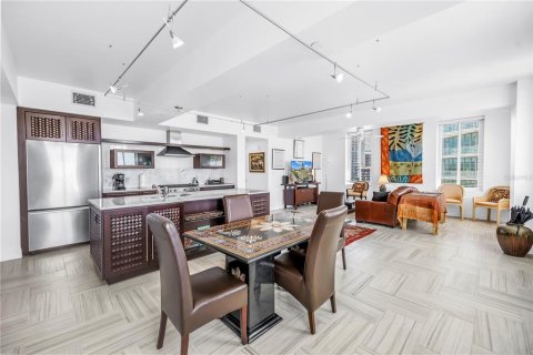 Condo in Saint Petersburg, Florida, 2 bedrooms  № 1873426 - photo 3