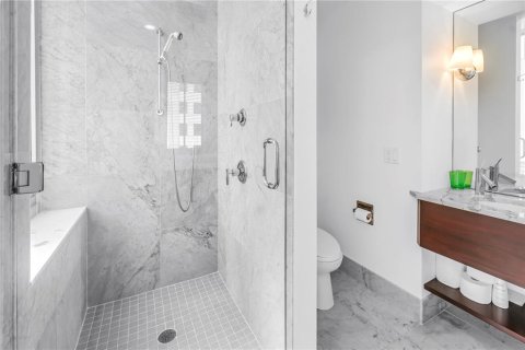 Condo in Saint Petersburg, Florida, 2 bedrooms  № 1873426 - photo 18