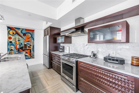 Condo in Saint Petersburg, Florida, 2 bedrooms  № 1873426 - photo 2