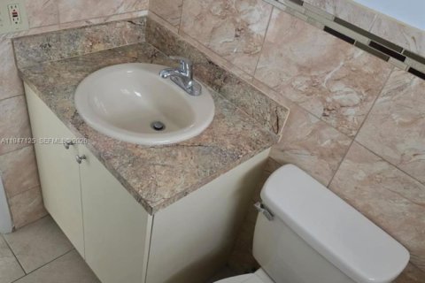 Снять в аренду кондоминиум в Майами, Флорида 2 спальни, 73.39м2, № 2152938 - фото 9