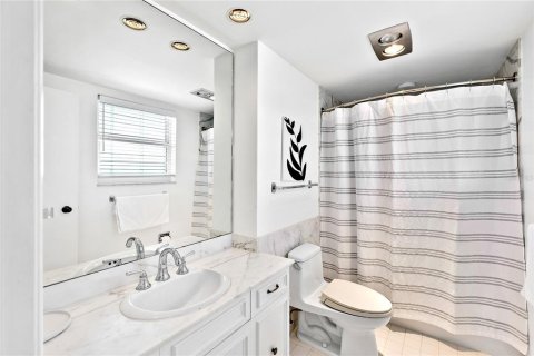 Condo in Longboat Key, Florida, 2 bedrooms  № 1767297 - photo 13