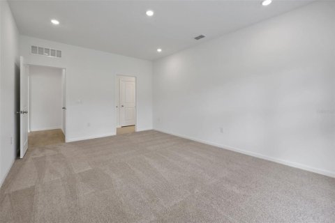 House in Green Cove Springs, Florida 5 bedrooms, 237.27 sq.m. № 2400157 - photo 11