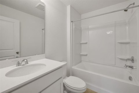 House in Green Cove Springs, Florida 5 bedrooms, 237.27 sq.m. № 2400157 - photo 7