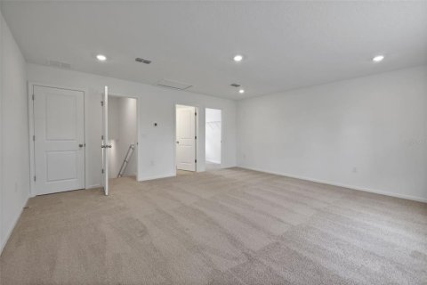 House in Green Cove Springs, Florida 5 bedrooms, 237.27 sq.m. № 2400157 - photo 3