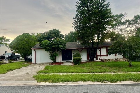 House in Casselberry, Florida 4 bedrooms, 132.85 sq.m. № 2157238 - photo 4
