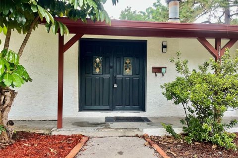 House in Casselberry, Florida 4 bedrooms, 132.85 sq.m. № 2157238