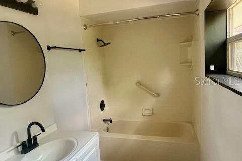 House in Casselberry, Florida 4 bedrooms, 132.85 sq.m. № 2157238 - photo 21