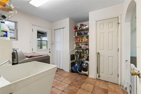 House in Morriston, Florida 4 bedrooms, 249.16 sq.m. № 1679045 - photo 23