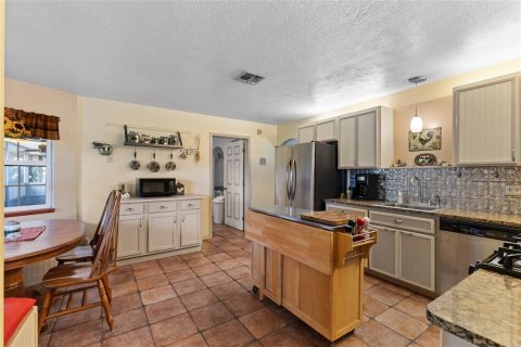 House in Morriston, Florida 4 bedrooms, 249.16 sq.m. № 1679045 - photo 10