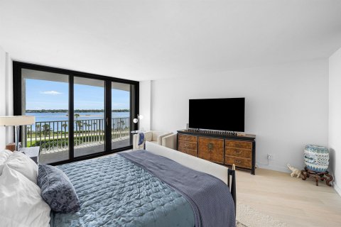 Condo in Palm Beach, Florida, 2 bedrooms  № 2251002 - photo 12