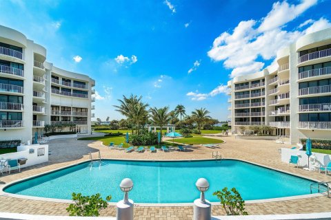 Condo in Palm Beach, Florida, 2 bedrooms  № 2251002 - photo 21