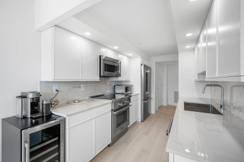 Condo in Palm Beach, Florida, 2 bedrooms  № 2251002 - photo 5