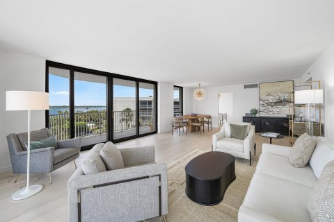 Condo in Palm Beach, Florida, 2 bedrooms  № 2251002 - photo 3