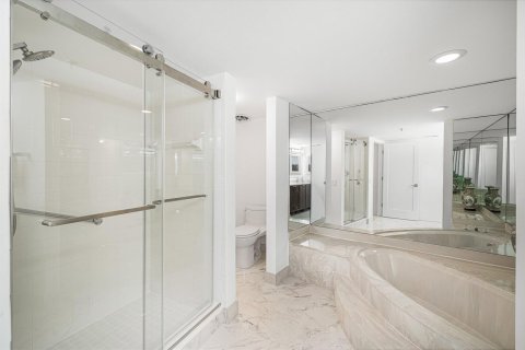 Condo in Palm Beach, Florida, 2 bedrooms  № 2251002 - photo 9